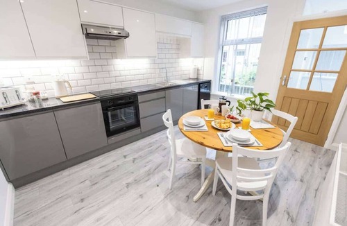 Wadsworth House | The Canalside Escape - Stylish 2BR Hebden Hideaway