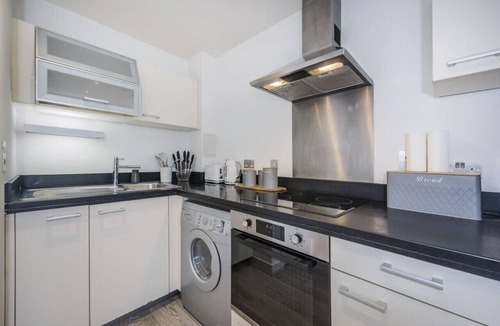 Canary Wharf Apartment | The Canary Hub based in Canary Wharf