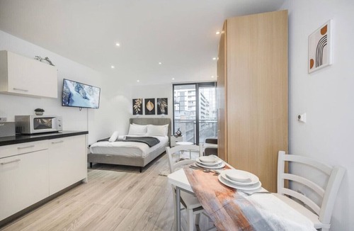 Canary Wharf Apartment | The Canary Hub based in Canary Wharf