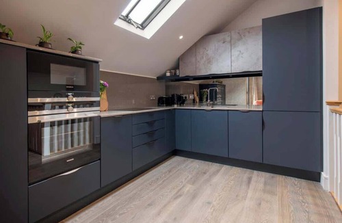 Bootham Apartment | The Carillon Suite - Stylish Duplex w/York Minster Views & Free Parking