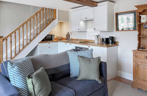 Burythorpe Cottage | The Cartshed - UK50426