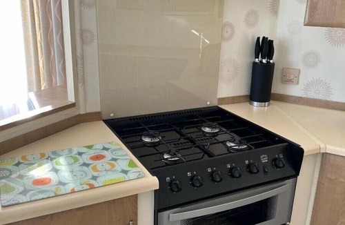 Ingoldmells Cottage | THE CHASE - HOLIDAY ACCOMMODATION 16499, with a garden in Ingoldmells