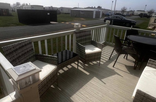 Ingoldmells Cottage | THE CHASE - HOLIDAY ACCOMMODATION 16499, with a garden in Ingoldmells