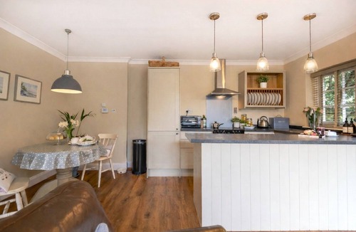 Tattingstone Cottage | The Coach House - a cottage that sleeps 2 guests in 1 bedroom
