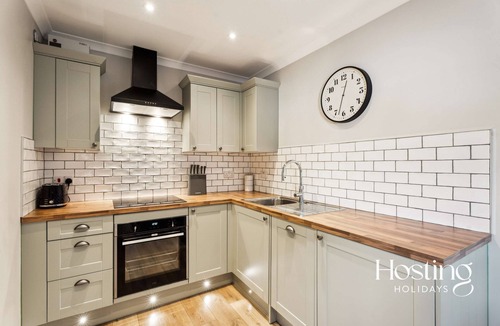 Henley-on-Thames Apartment | The Courtyard Apartments - Sage