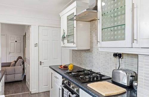 Kirkdale House | The Crews Quarters Anfield - Sleeps 10 - Modern