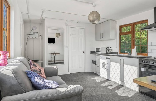 Gawcott Cabin | The Den Cozy 1-Bedroom Cabin