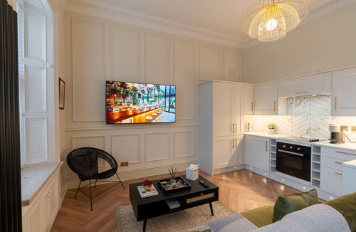 Dowanhill Apartment | The Devonshire Suite - Your 5 Star West End Stay!