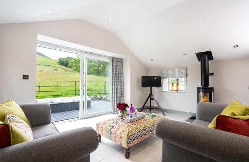 Middleton House | The Dog House with Hot Tub