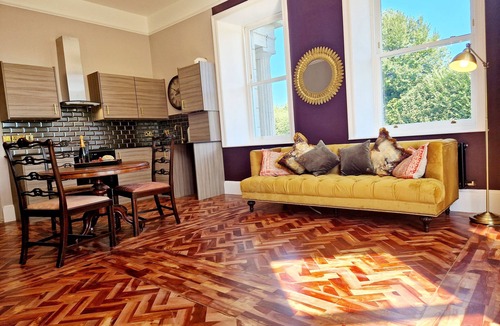 Scorton Cottage | THE DUKE, pet friendly, with hot tub in Garstang