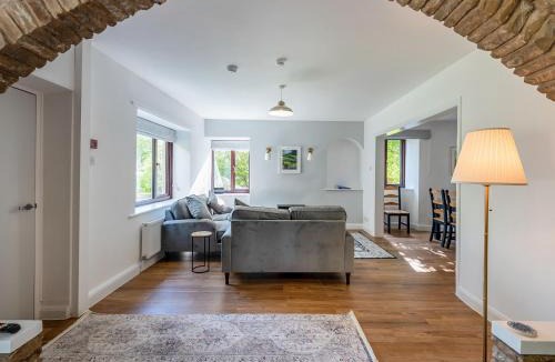 Hawes House | The Farmhouse