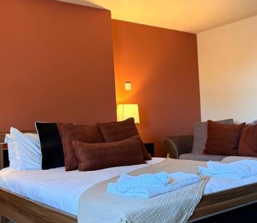 Claypole House | The Five Bells Inn Accommodation