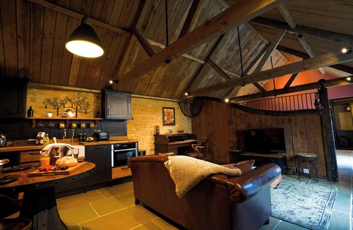 Histon House | The Fold Cambridge, Private Country Estate. Adult Only.