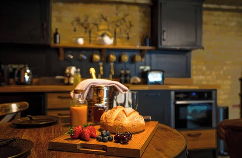 Histon House | The Fold Cambridge, Private Country Estate. Adult Only.