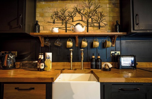 Histon House | The Fold Cambridge, Private Country Estate. Adult Only.