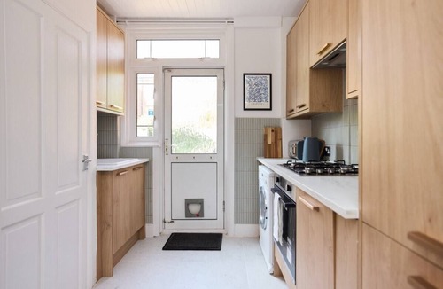 Harlesden Cottage | The Furness Hideout - Charming 2bdr House With Garden