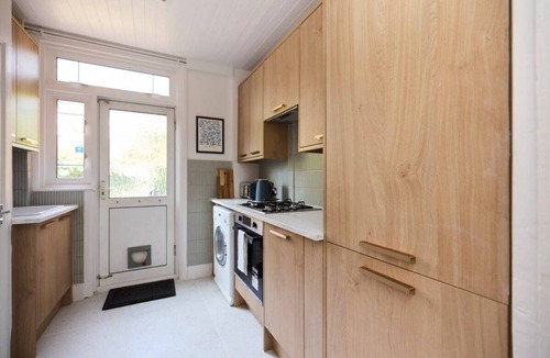 Harlesden Cottage | The Furness Hideout - Charming 2bdr House With Garden