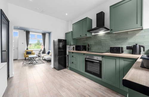 Bolton House | The Gallery House - Modern 2BR Stay - Sleeps 5