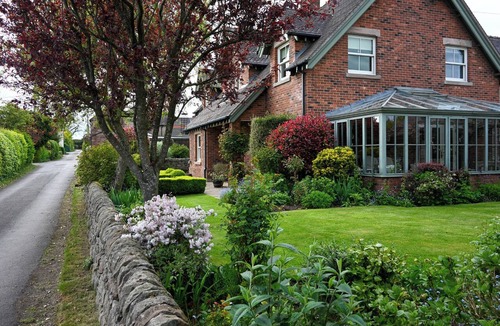 Alton House | THE GARDEN HOUSE, family friendly, character holiday cottage in Alton