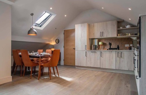 Bootham Apartment | The Garret- Luxury Loft Apartment w/South-Facing Balconies in York