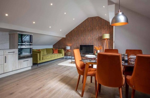 Bootham Apartment | The Garret- Luxury Loft Apartment w/South-Facing Balconies in York