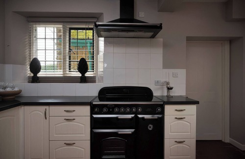 Polebrook House | THE GATEHOUSE, pet friendly, luxury holiday cottage in Oundle
