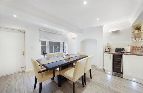 Warwick House | The Gillingham Collection