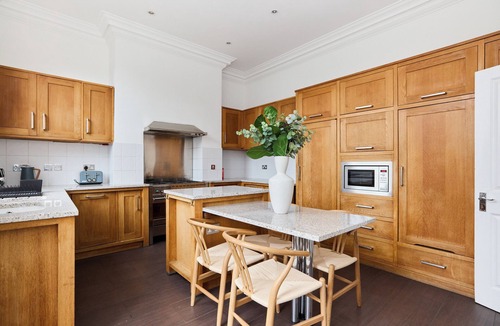 Hampstead Cottage | The Hampstead Getaway - Charming 5bdr Home With Conservatory