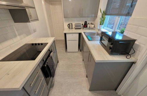 York House | The Heritage Hideaway | King bed & Free parking