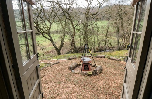 Briggswath Cottage | THE HIDEAWAY, SHEPHERD'S HUT, romantic in Thornton-Le-Dale
