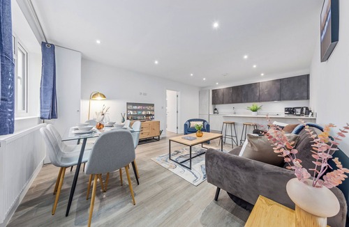 West Hendon Apartment | The Hyde is the perfect hideaway from the hustle and bustle of the city.