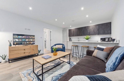 West Hendon Apartment | The Hyde is the perfect hideaway from the hustle and bustle of the city.