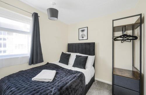 Ipswich House | The Ipswich Snug Spacious 3BR Retreat FREE Parking
