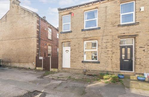 Cleckheaton House | The k&k family guest house