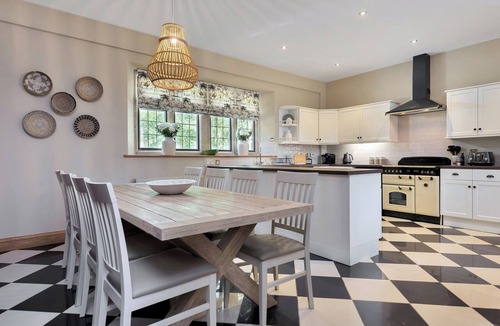 Polebrook Cottage | THE LADY ROTHSCHILD STABLES, pet friendly, with a garden in Oundle