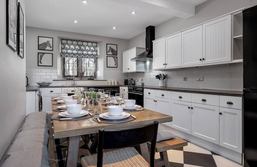 Polebrook Cottage | THE LADY ROTHSCHILD STABLES, pet friendly, with a garden in Oundle