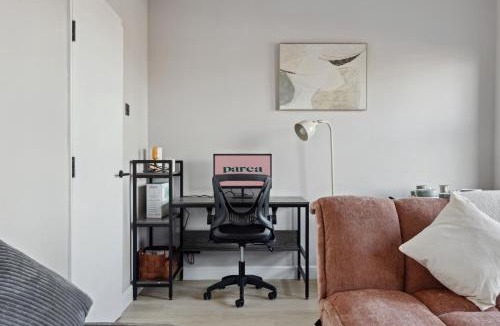 Lea Bridge Apartment | The Leyton Cottage Flat