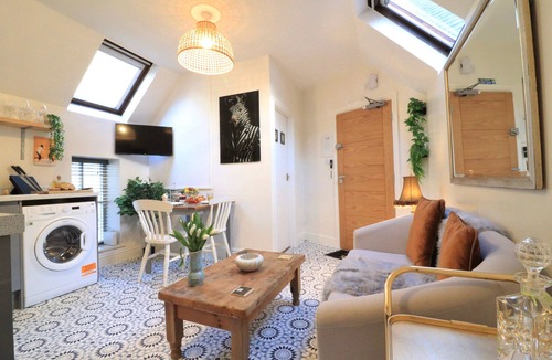 Stamford Apartment | The Loft - 1 BR in the Heart of Stamford, Burghley