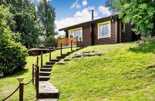 Shipley Cabin | The Lookout - 5 Star - Pet Friendly - Hot Tub - Scandinavian Log Cabin