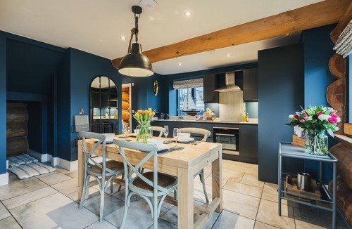 Addingham Cottage | THE LOOKOUT, pet friendly, with hot tub in Addingham