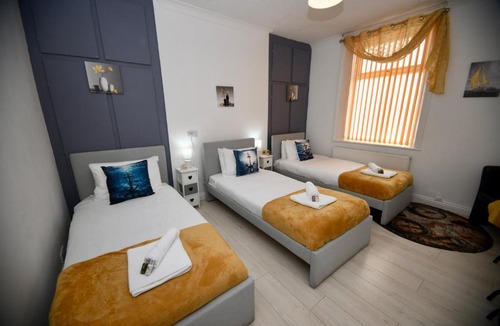 South Shields Apartment | The Lower Deck-South Shields 4 seperate beds sleeps 5 Contractor and Long Stay Rates