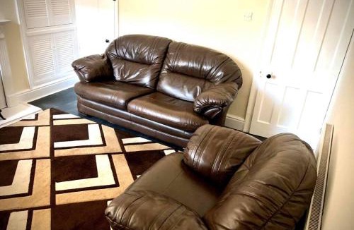 Reddish House | The Manchester Pad - 3BR Entire house with parking