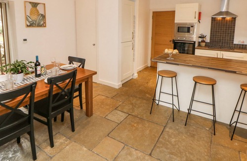 Marsh Lane Cottage | THE MILKING PARLOUR, pet friendly, with hot tub in Marsh Lane