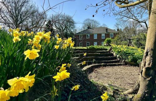 Spalding Apartment | The Nest - countryside apartment in Spalding with outdoor heated pool