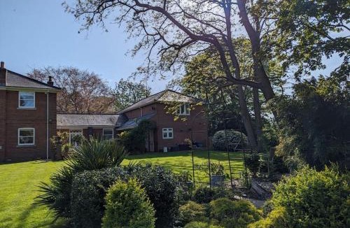 Spalding Apartment | The Nest - countryside apartment in Spalding with outdoor heated pool