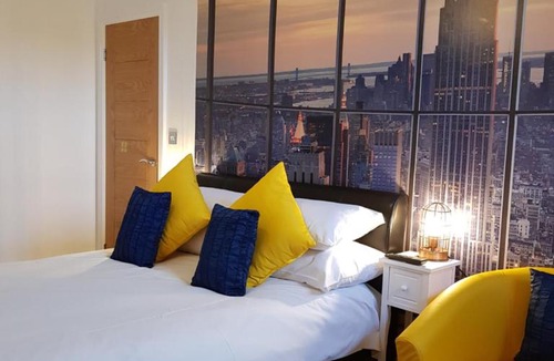 Acomb Apartment | The New Yorker Mini Studio Parking Available