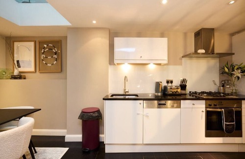 Campden Cottage | The Notting Hill Gate Crib - Relaxing 2bdr House