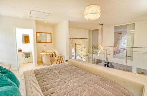 Tealby House | The Old Chapel Tealby - Pass the Keys