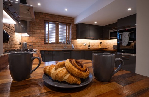 Ollerton House | The Old Pitman's House - near Sherwood Forest, Spacious modern home