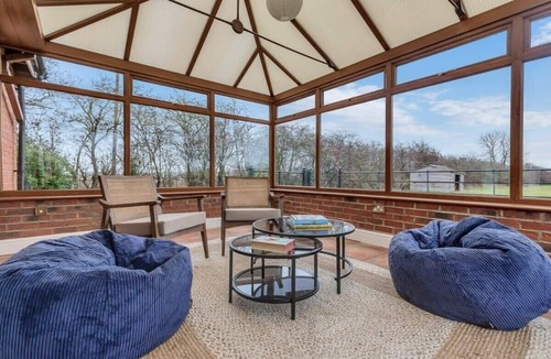 Medbourne House | The Old Stables - Hot Tub Packages Available